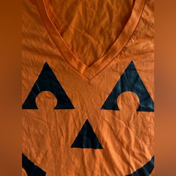 NEW SPIRIT HALLOWEEN Women’s Pumpkin V Neck T-Shirt - Picture 5 of 6